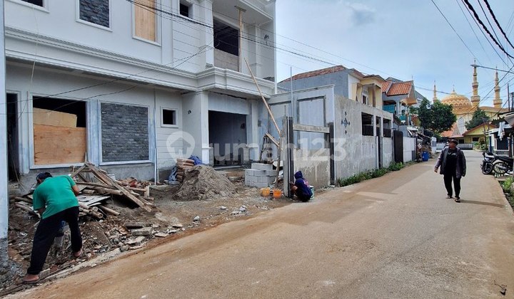 Rumah Mewah 2 Lantai Dekat Ke Taman Medeka Depok