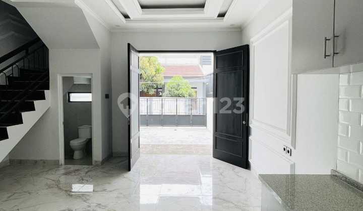 Rumah Mewah 2 Lantai Siap Huni Lokasidekat ke Stasiun Depok