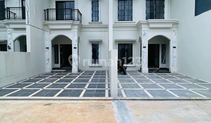 Rumah Mewah 2 Lantai Bergaya American Clasic