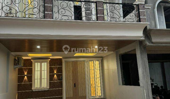 Town House Mewah Di Pinggir Jalan Raya 2