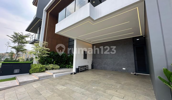 Rumah Super Mewah 3 Lantai Lokasi Super Premium Dalam Kawasan Kota Mandiri & Right Of Way . Dekat ke Tol Sawangan Depok & Tol Pamulang