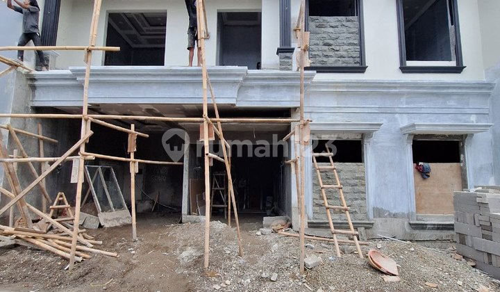 Rumah Style American Classic Dekat Ke Stasiun Depok Lama