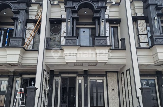 Rumah Suoer Mewah Lokasi Sangat Strategis