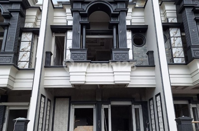 Rumah Termewah 2 Lantai Dekat ke Stasiun Depok Lama Rumah Termewah 2 Lantai Dekat ke Stasiun Depok Lama