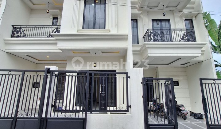 Rumah Mewah Berlokasi Di Tirtajaya Depok Dekat Ke Stasiun Depok Rumah Mewah Berlokasi Di Tirtajaya Depok Dekat Ke Stasiun Depok