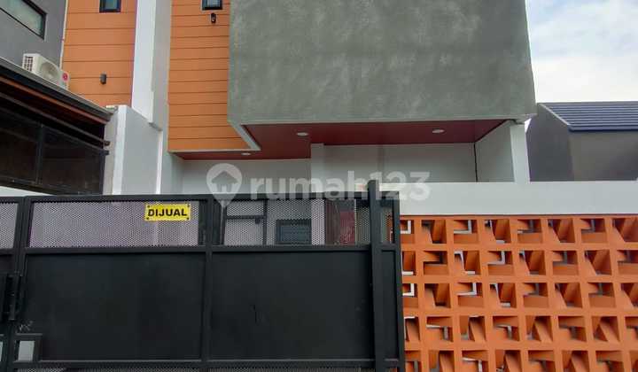 Affordable 3-Story Luxury House in Jagakarsa, South Jakarta