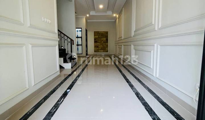 Rumah Mewah 2 Lantai Bergaya American Clasic 2