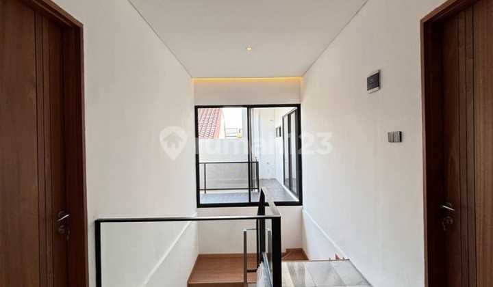 Rumah 2 Lantai Semi Furnished Lokasi di Joglo Jakarta Barat 2