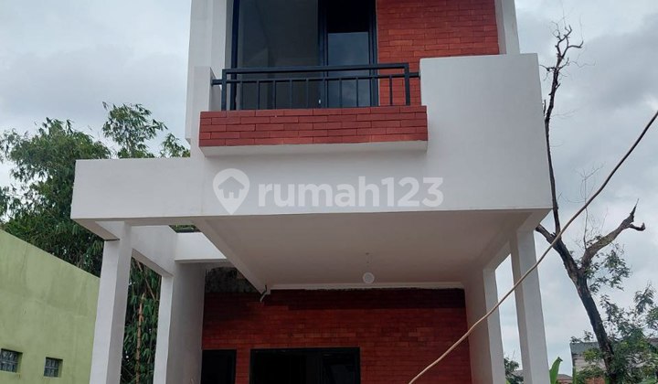 Hunian 2 Lantai Berlokasi Strategis dengan Konsep Scandinavian Kekinian Hunian 2 Lantai Berlokasi Strategis dengan Konsep Scandinavian Kekinian