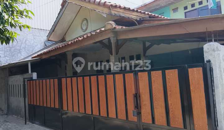 Cheap Second House Suitable for Making Boarding Houses, Offices, or Rentals in Margonda Depok Cheap Second House Suitable for Making Boarding Houses, Offices, or Rentals in Margonda Depok
