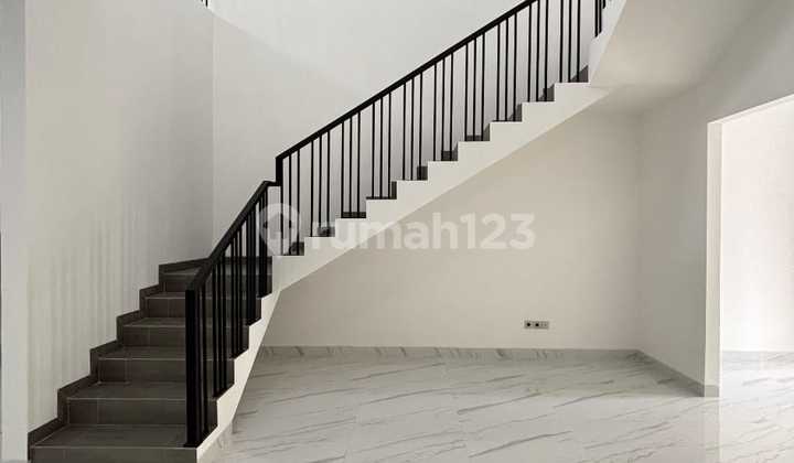 Rumah Mewah 2 Lantai di Meruya Jakarta Barat 2