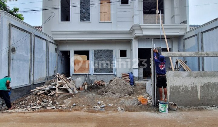 Rumah Mewah 2 Lantai Dekat Ke Taman Medeka Depok