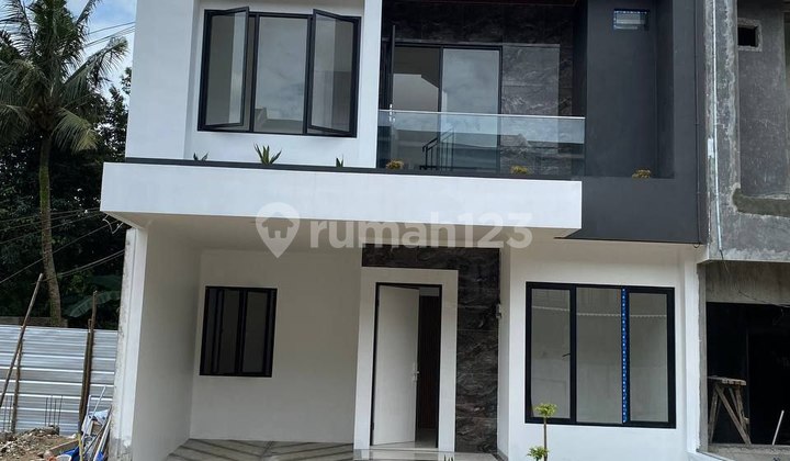 2.5-Story House in a Strategic Location at the Border of South Tangerang & South Jakarta