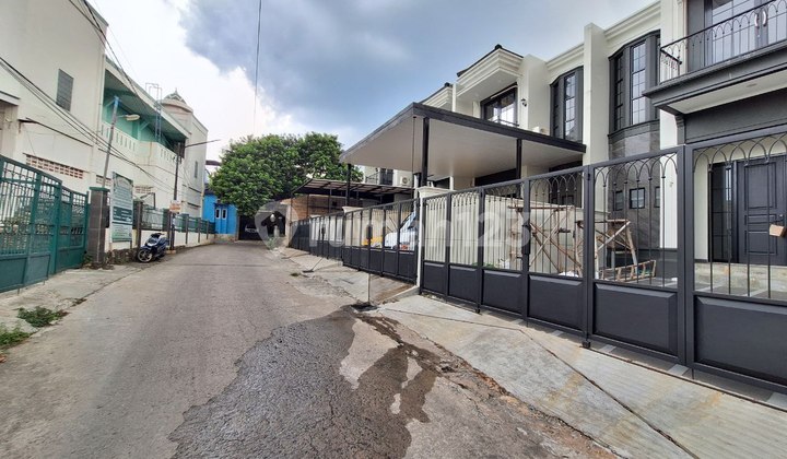 Rumah Mewah Tanah Luas Lokasi Sangat Strategis
