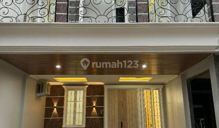 Town House Mewah Di Pinggir Jalan Raya 1