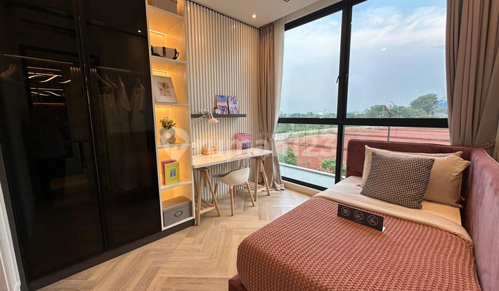 Rumah 3 Lantai Super Mewah di Kawasan Elit Dekat ke Tol Sawangan & Tol Pamulang 2