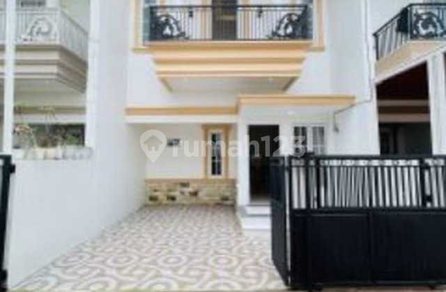 Rumah Mewah 2 Lantai Dekat Ke Stasiun Depok