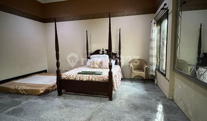 Rumah Manyar Kertoadi Surabaya Siap Huni