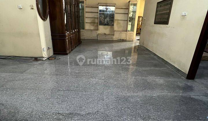 Rumah Manyar Kertoadi Surabaya Siap Huni