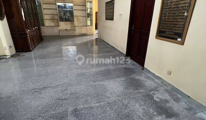 Rumah Manyar Kertoadi Surabaya Siap Huni