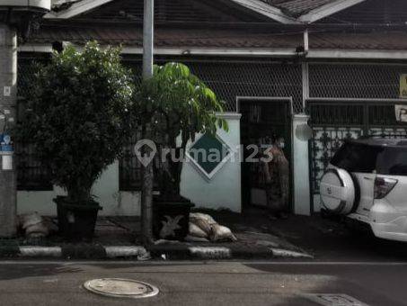 Rumah 2 lantai daerah kuliner, perdagangan dan perkantoran 1