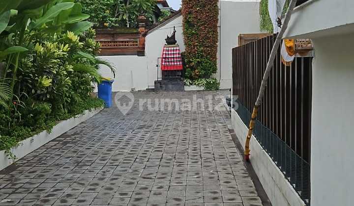 Guest House Di Jalan Raya Kunti Seminyak Bali 1
