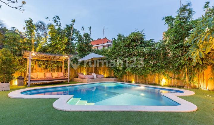 Indah Vila 1 Kamar Tidur di Seminyak Badung Bali