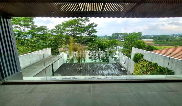Rumah Mewah Ada Kolam Renang di Kota Baru Parahyangan Bandung