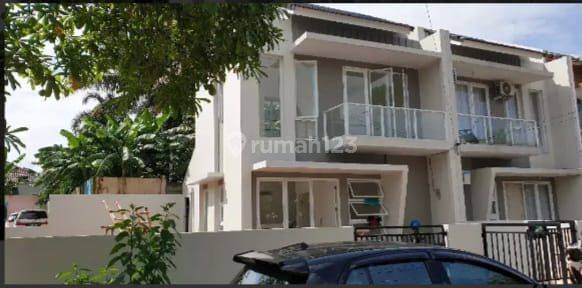 Disewakan rumah 2 Lantai daerah villa melati mas 1
