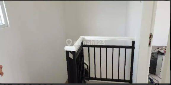 Disewakan rumah 2 Lantai daerah villa melati mas 2