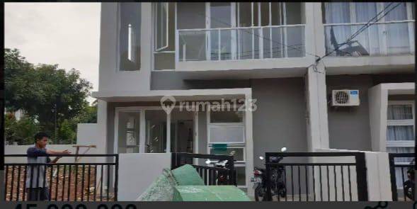 Disewakan rumah 2 Lantai daerah villa melati mas 6