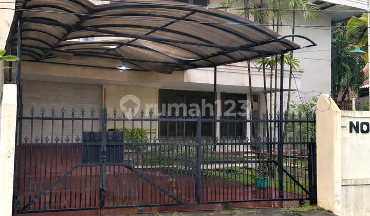 Rumah Hoek Tua Siap Renovasi 232M2 2Lt Strategis di Trimaran Indah Pik