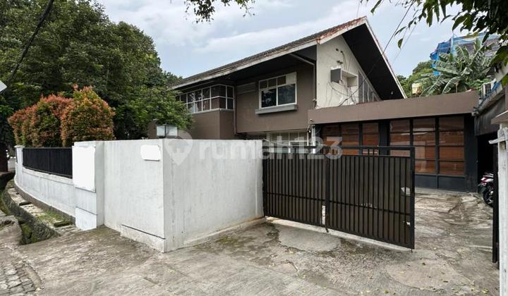 Gedung Kantor 1017m2 Pinggir Jalan Raya Area Komersial Kebayoran