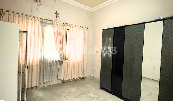 Rumah Hoek Komplek Favorit di Pluit 420M2 3+1 SHM Semi Furnished Siap Huni