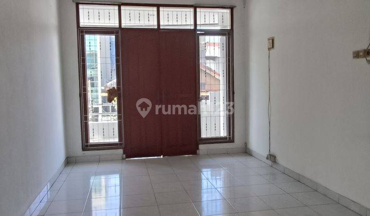 Rumah 2lt 11x20 220m2 6+1kt Semi Furnish di Pluit Permai 2