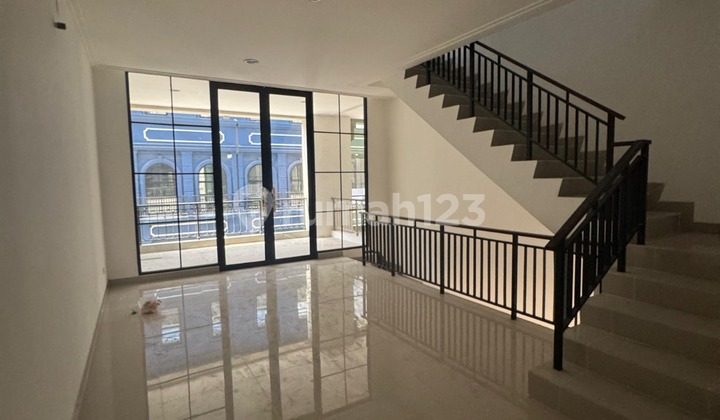 For Sale at a Loss Mrs. Row House Attached Osaka PIK 2 5X10 50M2 3 Floors Strategic Ready to Use 2