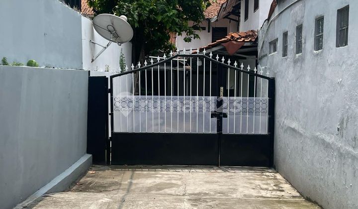 House and Boarding Business in Cilandak, 2 Floors, 25 Rooms, 571m2 SHM, Strategic Location 2