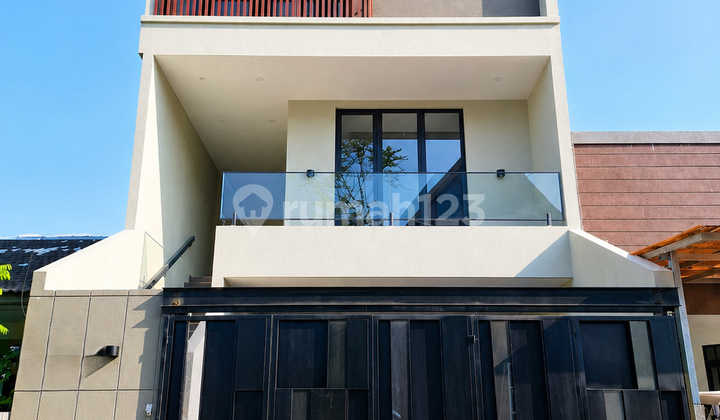 Brand New House Puri Indah 3 Levels 140M2 3+1BR SHM Private Pool Brand New House Puri Indah 3 Levels 140M2 3+1BR SHM Private Pool
