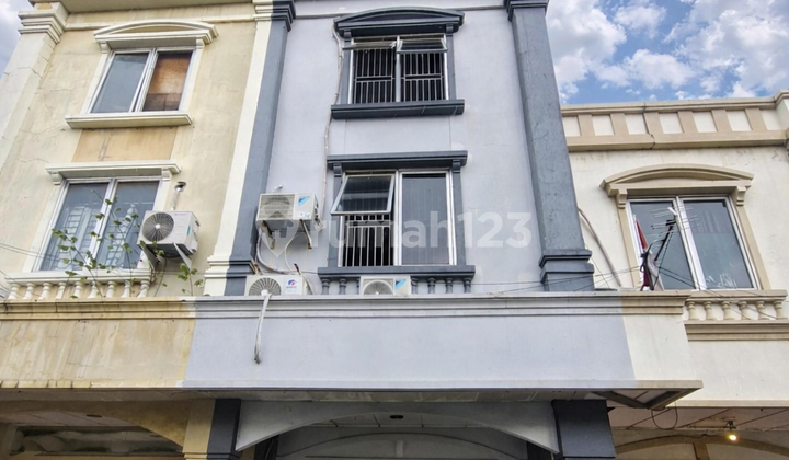 Ruko Siap Pakai 4X17 68M2 3Lt SHM Full Renov Strategis di Kalideres Ruko Siap Pakai 4X17 68M2 3Lt SHM Full Renov Strategis di Kalideres