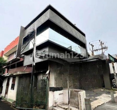 Dijual Gedung ex FnB Hoek 636m2 14,5x44 SHM di Jalan Kemang Raya