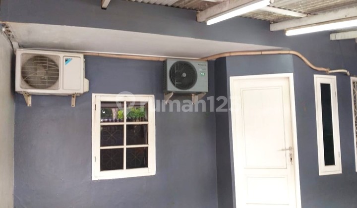 Rumah Dibawah 1M Jakarta Timur Parkir Luas Depan Lapangan Tenis