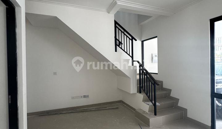 Osaka Residence PIK 2 House 3 Floors 5x10 3+1BR Large Balcony Ready to Occupy 2