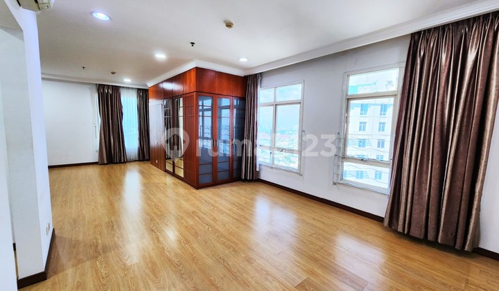 Apartemen Pantai Mutiara Damar 150m 2+1BR Full Furnished Sea View