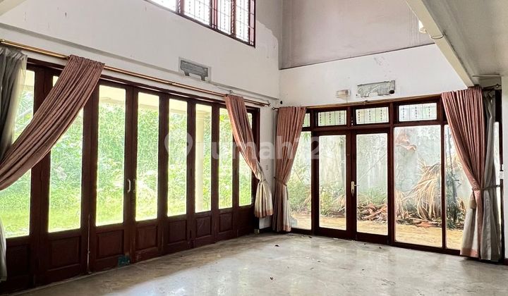 Rumah 2 Lantai Luas 855M2 SHM Strategis di Pondok Indah Jakarta Selatan