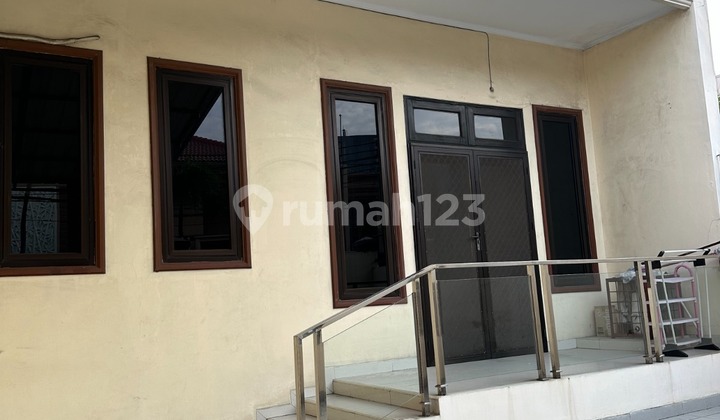 Jual Cepat BU Rumah Mewah Green Garden 8x18 3+1KT Semi Furnished 2