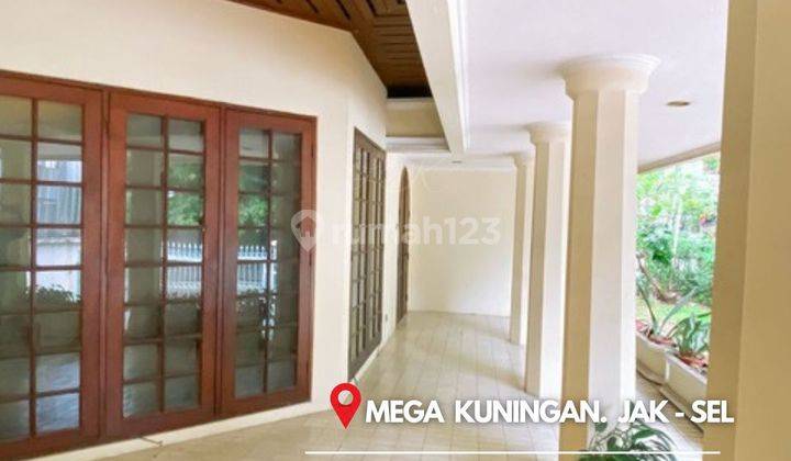 Rumah Hoek 2 Lantai Dijual Harga Tanah Saja,  Mega Kuningan. Jakarta Selatan 1