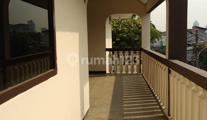 For Sale Hook House. 3 Floors in Tebet, South Jakarta