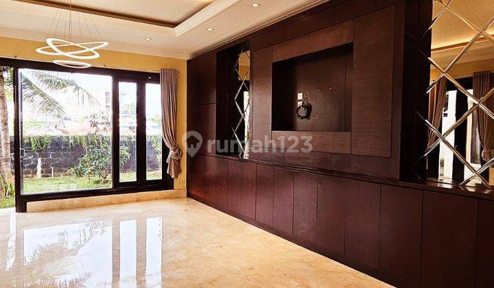 Dijual Rumah Ngantong  Mediteranian Style  + Dermaga, Swimming Pool Di Pantai Mutiara, Jakarta Utara 2