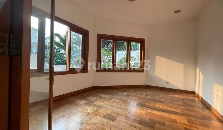 Diijual Rumah 2 Lantai Ada Swimming Pool, Hadap Timur Di Pondok Indah, Jakarta Selatan