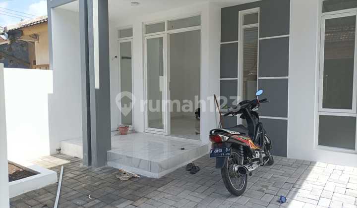 Nice New House with SHM, Hook Position in Sawojajar 2